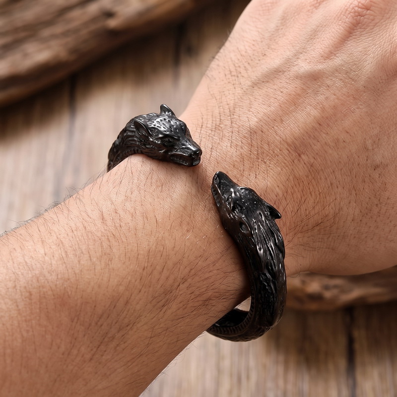 Men Accessories Bd - กำไลข้อมือเปิดรูปหัวหมาป่าคู่ สไตล์พังก์สตรีทเท่ๆ สำหรับผู้ชาย เหมาะเป็นของขวัญสำหรับเทศกาล เครื่องประดับสำหรับผู้ชาย