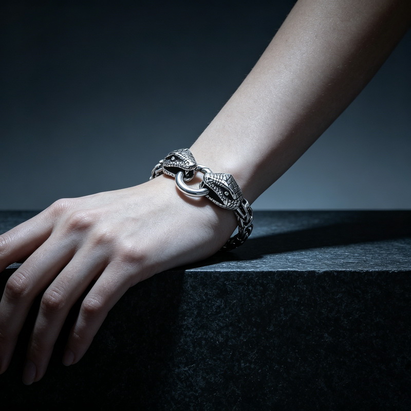 กำไลข้อมือสแตนเลสวินเทจ Kalen  - Men Accessories Bd บทวิจารณ์และราคา