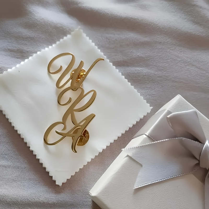 Custom Monogramชื่อเริ่มต้นสแต - Men Accessories Brooch บทวิจารณ์และราคา