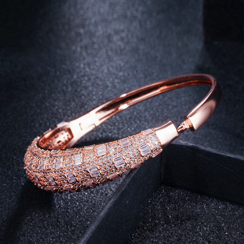 หรูหราดูไบสีทองแวววาวเพทาย CZ  - Men Accessories In Dubai บทวิจารณ์และราคา